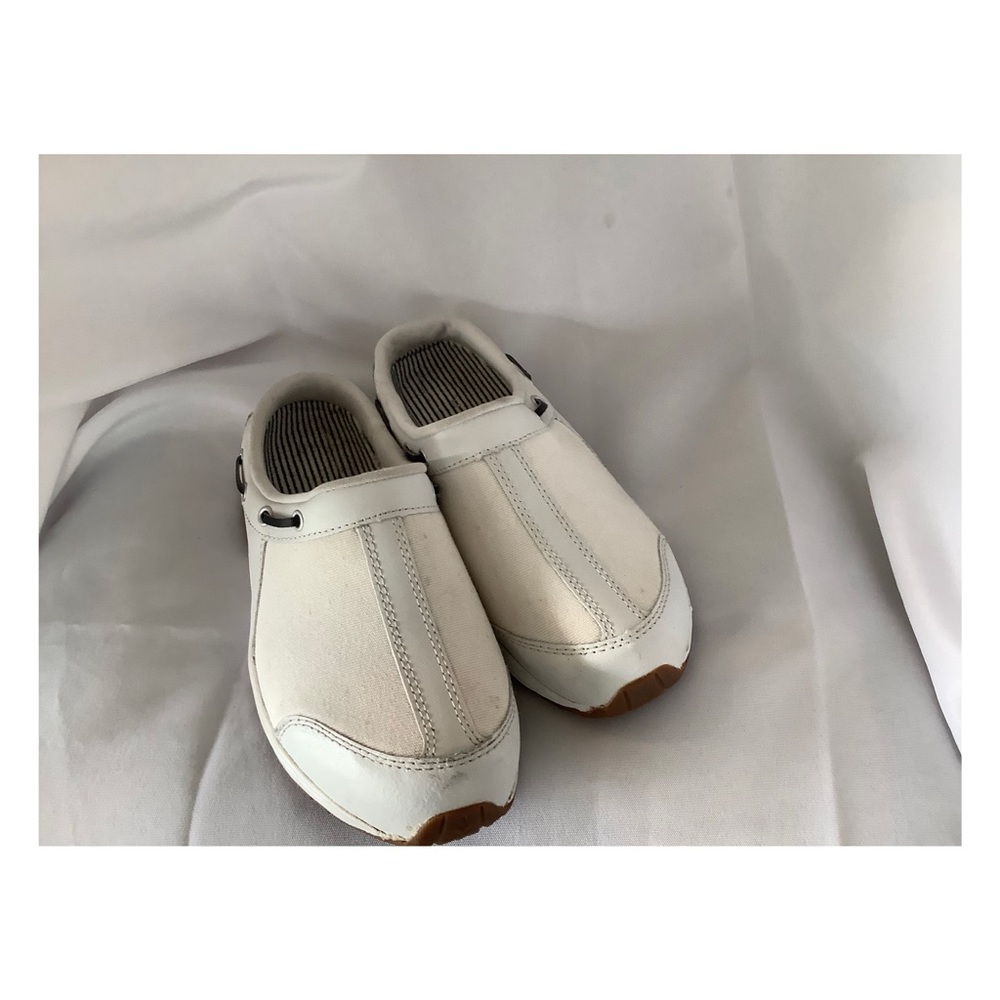 EASY SPIRIT TRAVELPORT MULES SIZE 8